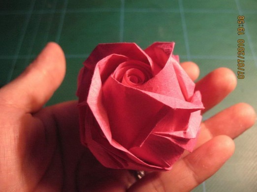 2018情人节，送你一个手叠玫瑰教程，送给最爱的人吧